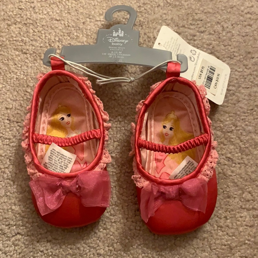 Disney Baby crib/soft sole shoes 6-12 months New With Tags